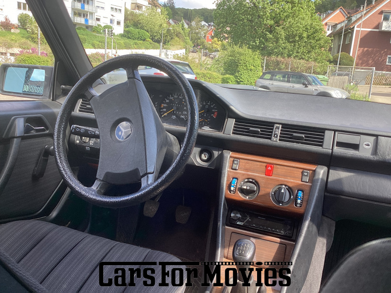 CarsForMovies | Daimler WD124 1988 Deutschland Weiß Schwarz Zivilfahrzeug Limousine Baden-Württemberg 7643 V8 Kompressor